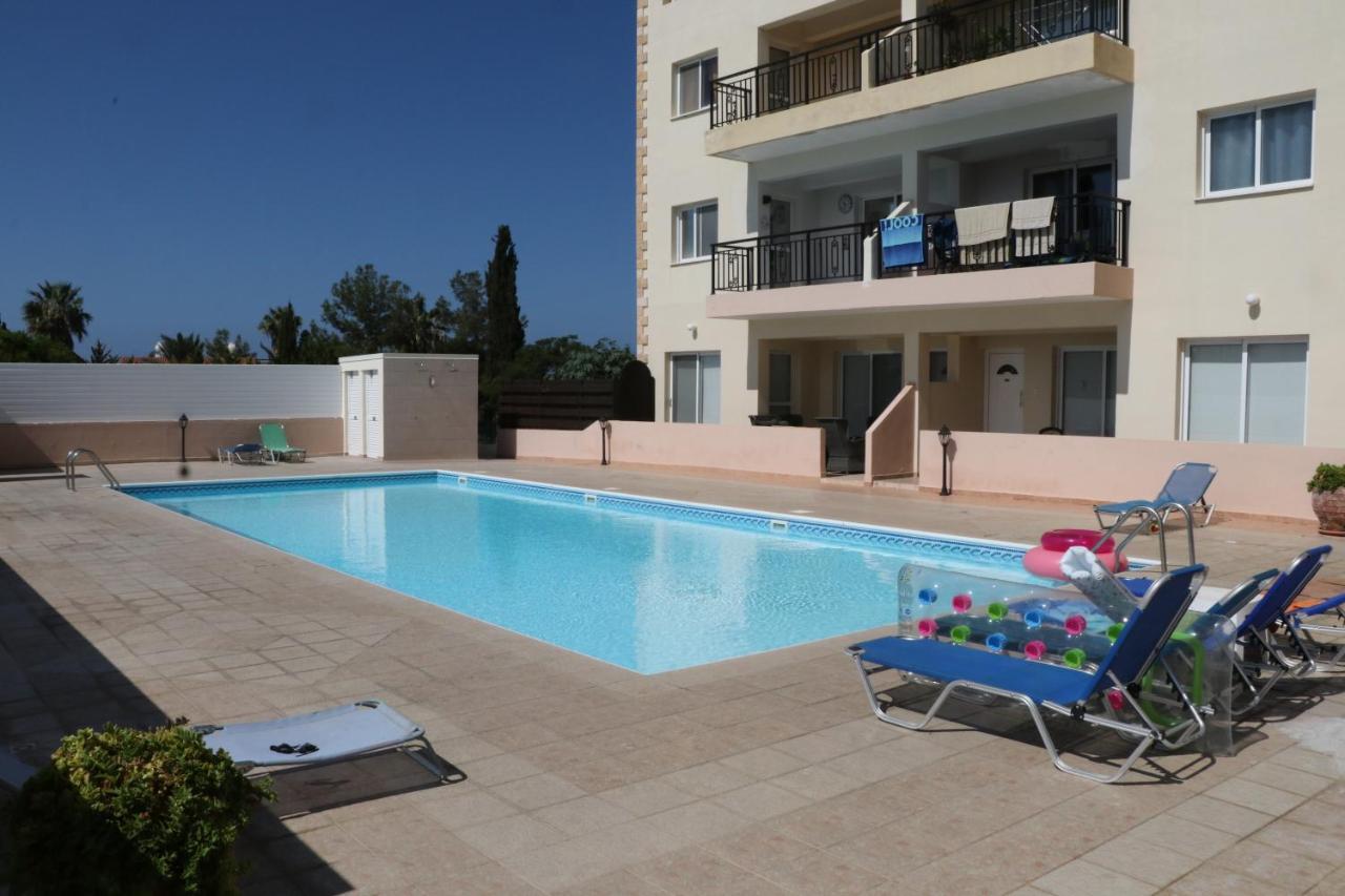 Sunset Apartment With Pool & 10 Mins To Venus Beach Paphos ภายนอก รูปภาพ