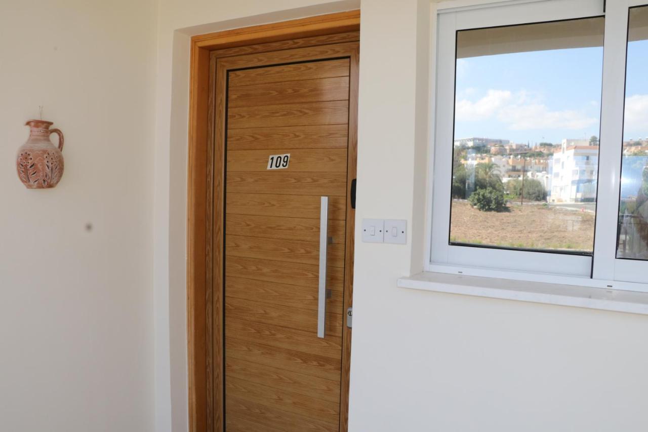 Sunset Apartment With Pool & 10 Mins To Venus Beach Paphos ภายนอก รูปภาพ